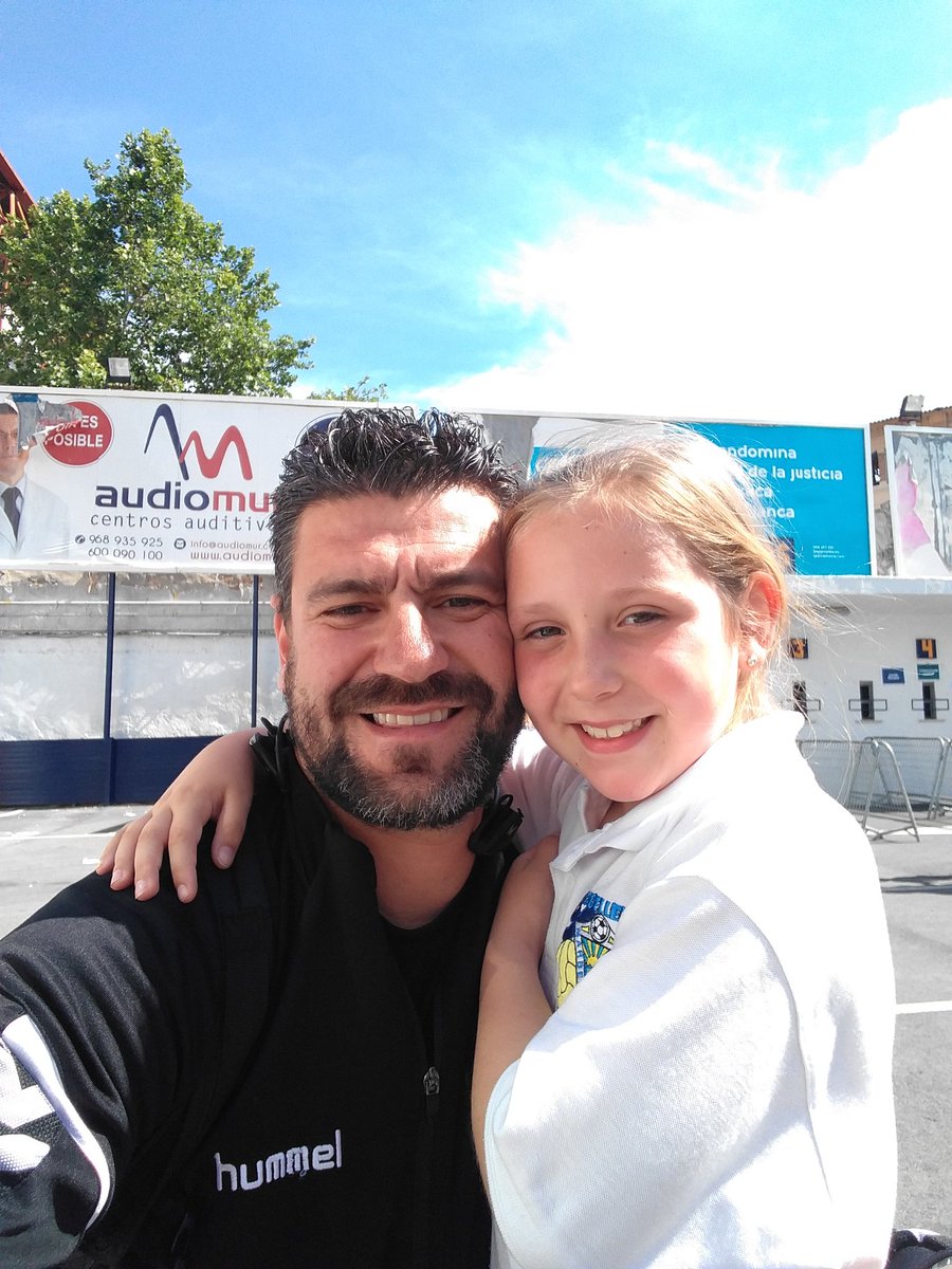 Estevez_Fer's tweet image. Tu me dices que " después de Kresic soy el mejor entrenador" yo te digo " tú sí eres la mejor afición".
Voy a echar de menos esa sonrisa y esos ojos llenos de ilusión cada domingo en la salida al municipal. Me despido a través de ti 😘. Gracias por hacerme sentir tan especial.