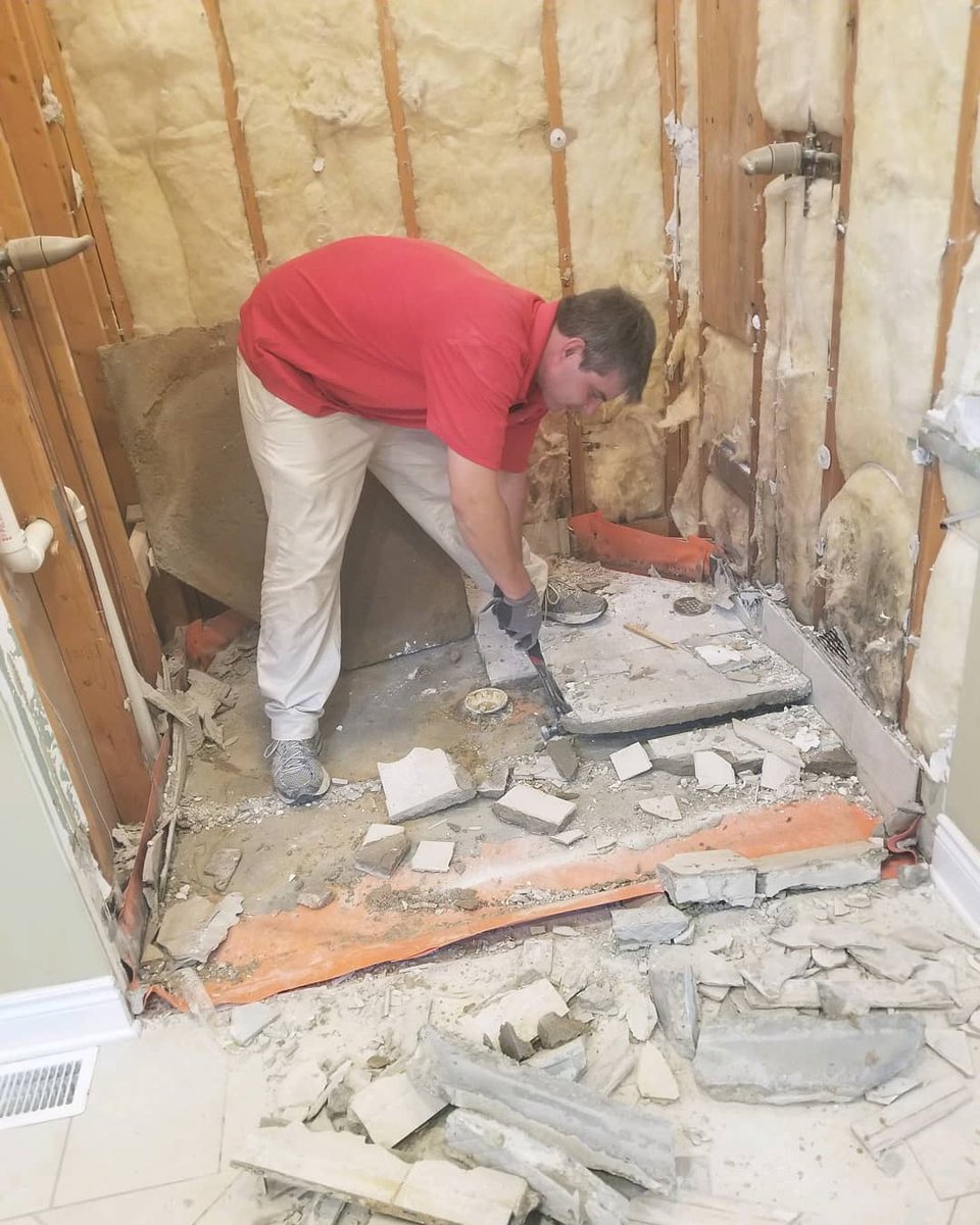 RenovationMD's tweet photo. We've got a couple of bathroom remodels going on right now.

Here our guy is demoing the client's current bathroom, so we can begin the remodel.

#lawrenceks #local #contractor #bathroomremodel #renovation https://t.co/7jsIgSNf67