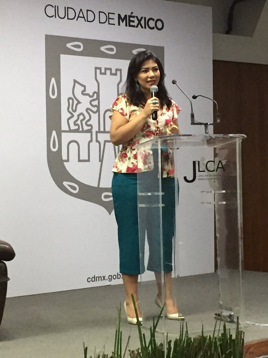 JuntaLocalCDMX's tweet photo. La Mtra. Elaine Karime de Oliveira Canuto de Brasil, habla sobre la mediación comunitaria juvenil durante el Bloque Internacional de Medios Alternos de Solución de Controversias (MASC) y Derecho del Trabajo. https://t.co/yb3vu83vVF