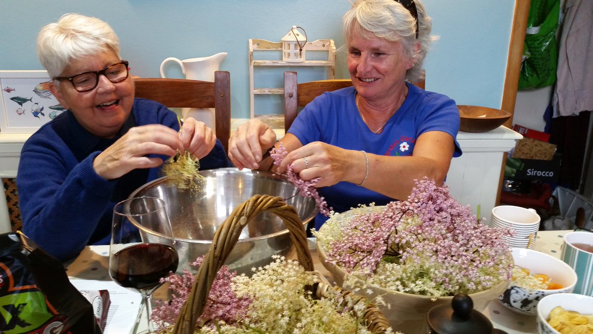 It's #elderflower season &amp; every year we make both cordial and champagne with it! We'll be at #Ramsbottom’s #GreatGetTogether this Saturday at <a href="/NuttallPark/">Nuttall Park</a> so come and raise some money for a great cause and taste some INCREDIBLE drinks 😋

facebook.com/story.php?stor…