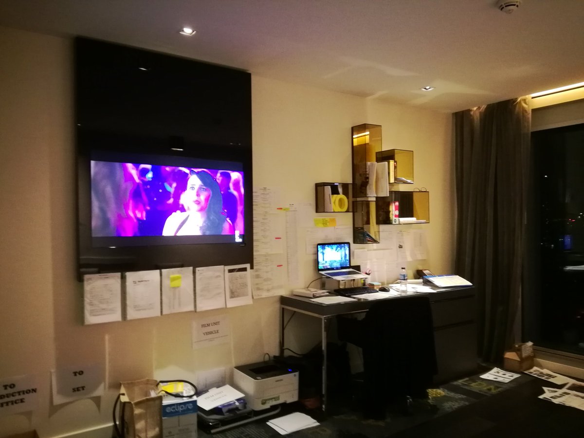 Brash_AD's tweet photo. When your hours are weird and yup can't face the drive each way.....just move in to the office
#2ndAD #ADliving #NomadAD #HotelLiving #ADoffice ##AssistantDirector #Committed #Callsheets #Unit #Crew #OfficeViews #BedroomViews #ADviews https://t.co/Zjmv49sLbB