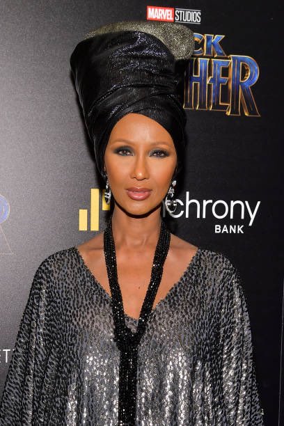 itsgabrielleu's tweet image. In honor of #WorldRefugeeDay, today’s #WCW is the unstoppable Iman. @The_Real_IMAN is a Somalian exile who had to flee Somalia with her family as a result of a dangerous coup. We know her as the world's first black supermodel, but there is so much more to this woman. More 👇🏾