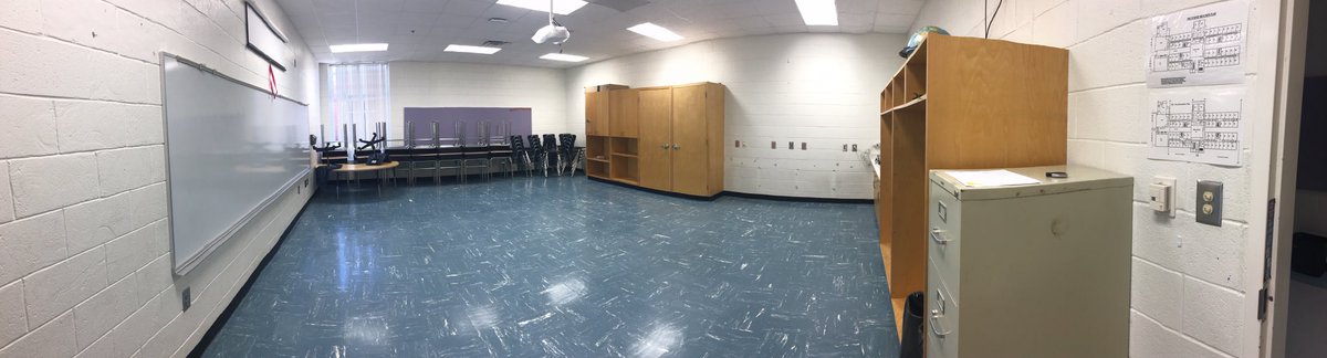 WesleyTabatha's tweet photo. FLIP MY CLASSROOM! I am starting fresh with a new classroom, new kids and a new grade! I can’t wait to make this classroom our home away from home! This is a blank slate! #flipmyclassroom #haveyouheardiminthird #timberridgeelementary #thirdgraderocks #thirdgrade https://t.co/NbJIZzkdfR