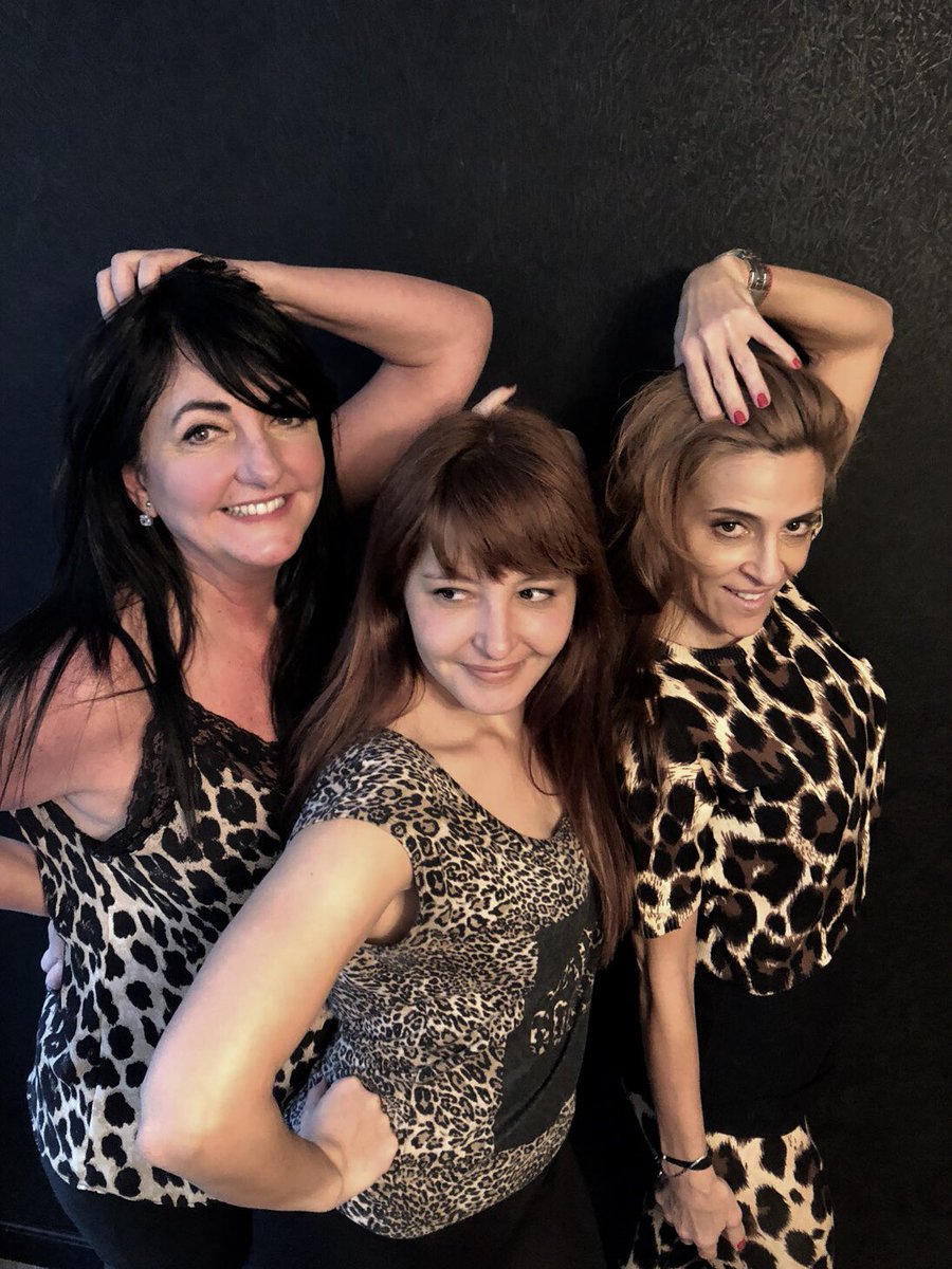 UlisesPuiggros's tweet photo. Llegaron las tres a ensayar LA ALIMAÑA sintonizadas en #animalprint Ellas son las actrices que elegí @elianamigliarin @DeboraLongobard y @silviapetri https://t.co/cW8LkOmiSR