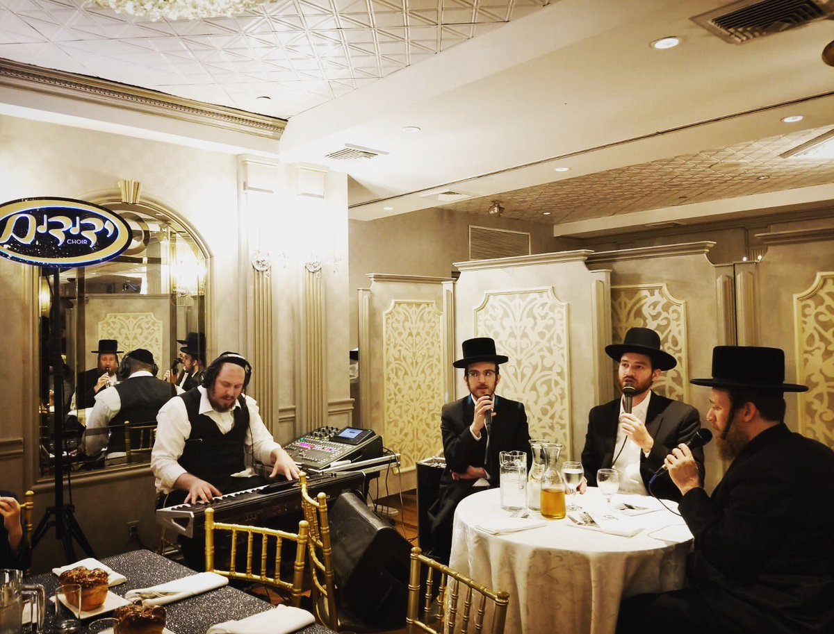 #BarMitzvah in #BoroPark #music by <a href="/YideyH/">Yidey Holtzler</a> #awesomeperformance