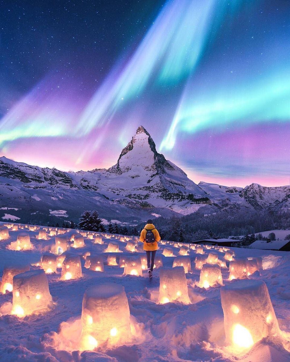 TravellerThing's tweet photo. Follow the light ✨ https://t.co/adzrOSpm3o