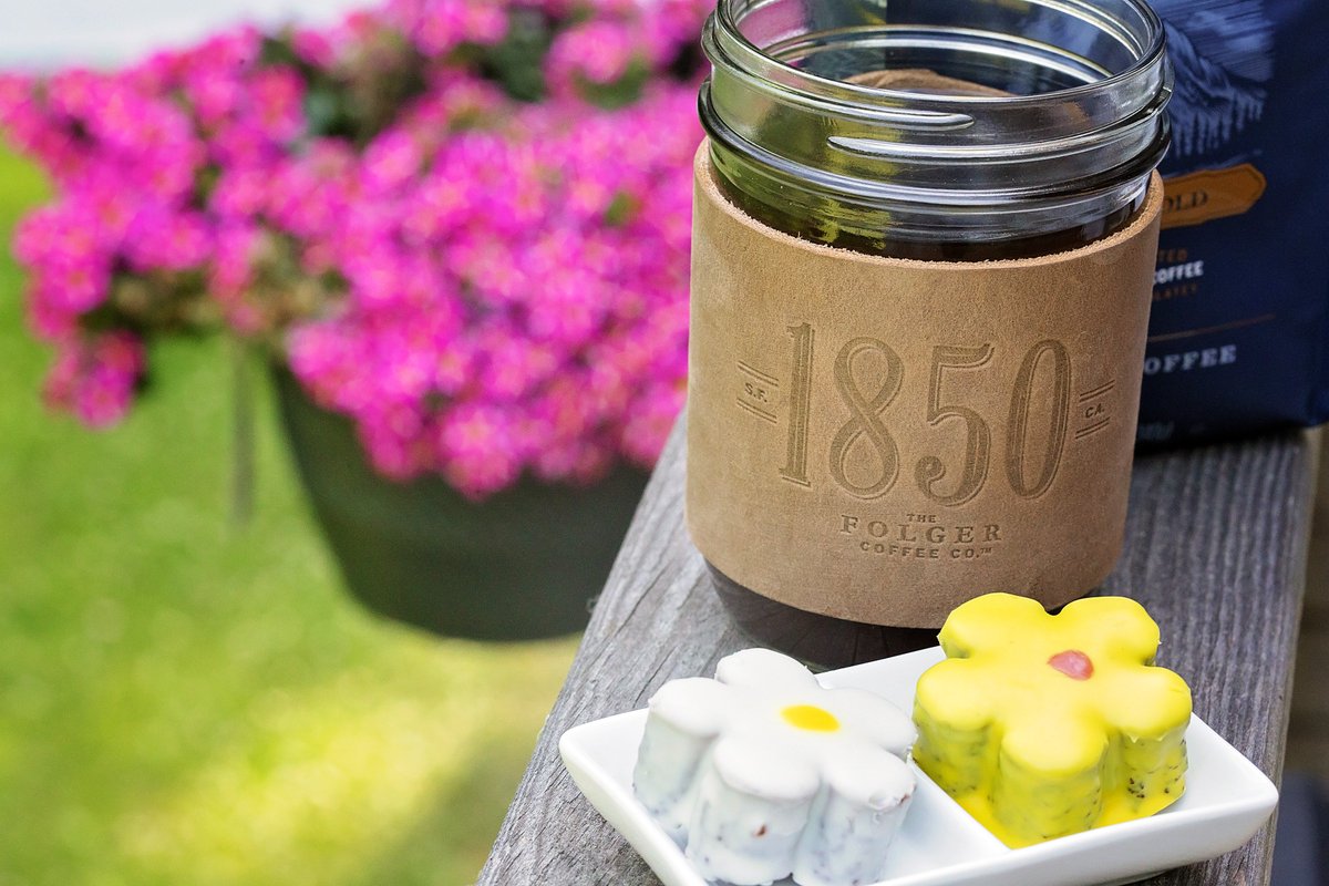 TamaraCamPhoto's tweet photo. What do I love for my summer mornings? @1850Coffee! You can't imagine how amazing it smells to start your day right. #ad https://t.co/CD1e1clOOR
#1850Coffee #1850CoffeeatTarget #TargetMadeMeDoIt https://t.co/gPyHSL8TOk