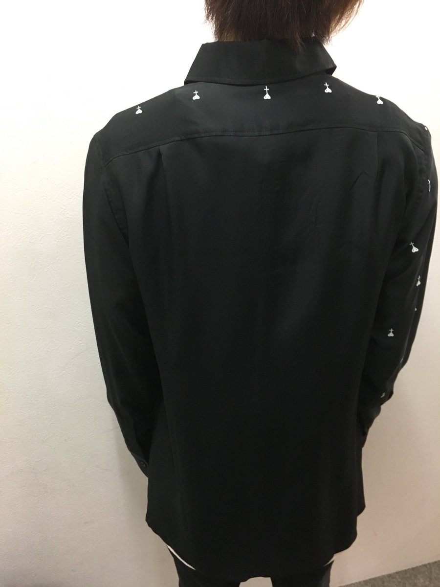 MOSES_HORNS's tweet photo. ◉Pig Shirt
28,000円（税別）
MOSES人気の豚シリーズからトレードマークの豚の鼻柄をあしらったデザイン��ャツが登場！薄手でさらっと着用でき、ジャケットと合わせてシックな雰囲気にも、前を開けてカジュアルにもアレンジ可能です。
［COLOR] BLACK
［SIZE] 44,46,48
https://t.co/DDiqL7fsST https://t.co/KZC1MN37oe