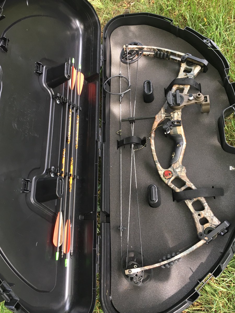 adamxantium1's tweet image. The #Hoyt #ProHawk Compound bow is restrung and ready to go.