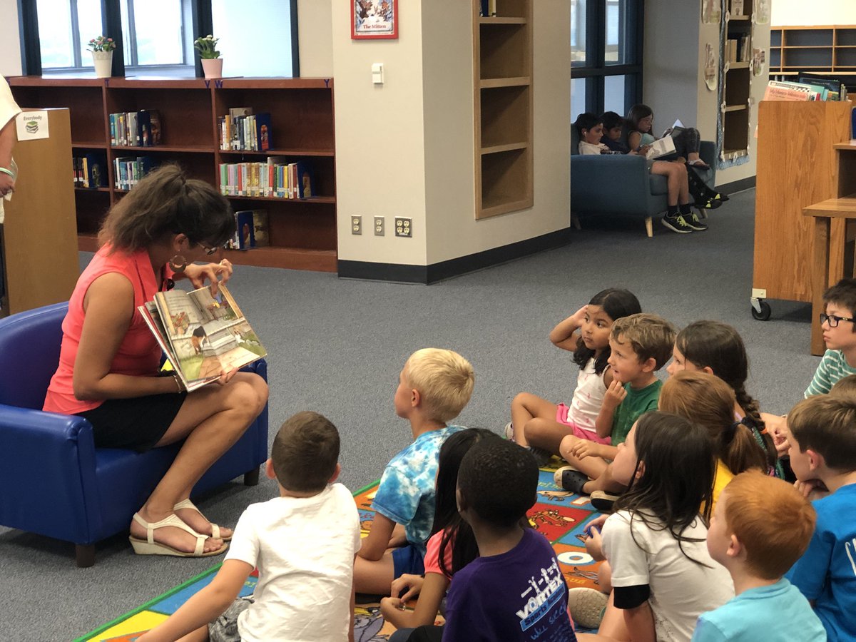 MrsHarrisTX's tweet photo. Library Night is happening now until 7:30pm! A big thanks to guest reader, Ms. McStay! #beWSE @WSEWildcats https://t.co/ZjBqPs9ehJ