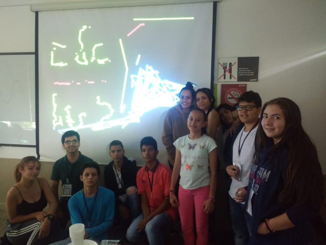 IngDanielB's tweet photo. Dia 3. Desde el ojo hasta el láser: la luz y sus maravillas. #ClubesdeCienciaCo #CdeCEAFIT #SENA @CdeC_Col @EAFIT @programaondas https://t.co/fx3gHHel1f