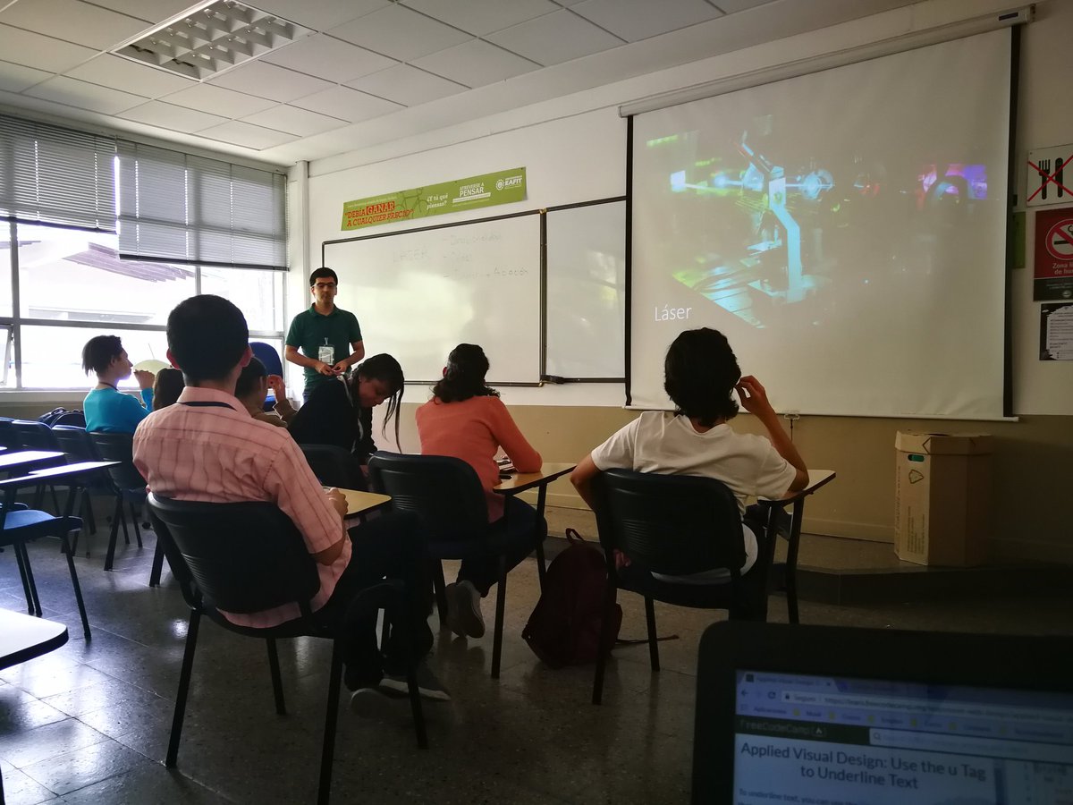 IngDanielB's tweet photo. Dia 3. Desde el ojo hasta el láser: la luz y sus maravillas. #ClubesdeCienciaCo #CdeCEAFIT #SENA @CdeC_Col @EAFIT @programaondas https://t.co/fx3gHHel1f