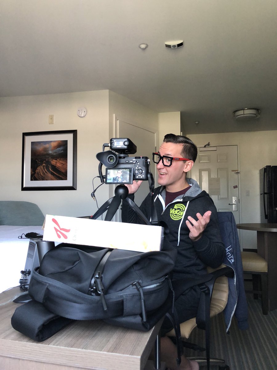 raystrazdas's tweet photo. Behind every great YouTuber is a story...
A story on innovation and how to get to get the perfect shot 😂👌🏼 #MakeshiftStudios #filmmaking https://t.co/UdChyfEQai