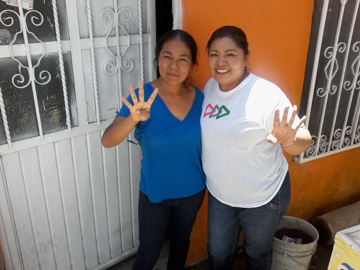 MarthaAAlanis's tweet photo. Y seguimos con la estructura @ONMPRIDurango #IVDistritolocal #ResolverContigo y con nuestra Candidata @ArlinaAdame @EnriqueBenitezO @AlyGamboa  @SugheyTorresR #yojaloconArlina https://t.co/WrNhpvz0p8