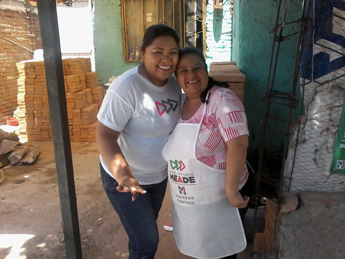MarthaAAlanis's tweet photo. Y seguimos con la estructura @ONMPRIDurango #IVDistritolocal #ResolverContigo y con nuestra Candidata @ArlinaAdame @EnriqueBenitezO @AlyGamboa  @SugheyTorresR #yojaloconArlina https://t.co/WrNhpvz0p8