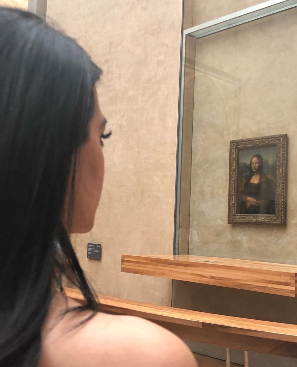 BrasilClizzy's tweet photo. 📸| Novas fotos da @EmeraudeToubia no Museu de Louvre em Paris. Linda! https://t.co/u7ZOHbtbaX