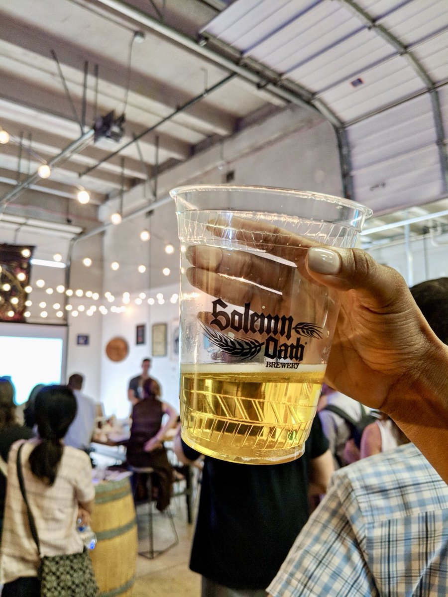 srcorley's tweet image. Awesome beer and really neat location, @solemnoathbeer! Thanks @WSOLHQ for hosting an awesome developer-focusing @ChiAreaHUG meet up. #hubspotdev #HubSpotting