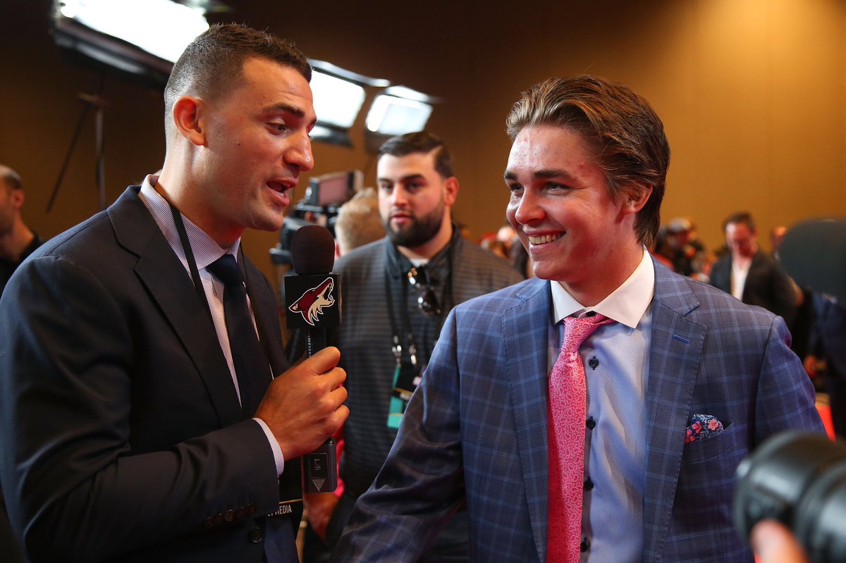 Clayton Keller says he credits @BizNasty2point0 for helping him become a media pro. 🎤   #NHLAwards https://t.co/YYm85I71km