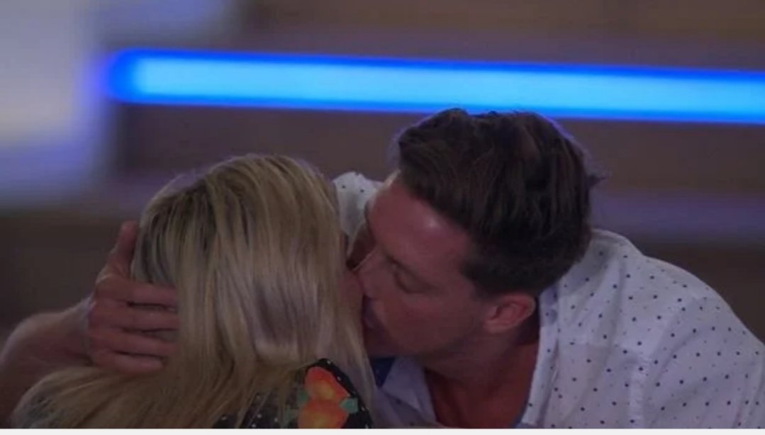 adonia24's tweet photo. I feel like my "BOI" has grown a pair. So proud #aande #peniscillin #whooooo @LoveIsland https://t.co/pKe2l4Du1Q