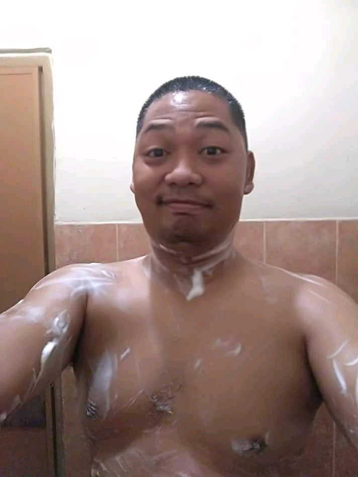 Riarioyes's tweet photo. Yuk mandi bareng abang.hadiahnya ML sepuasnya .... https://t.co/Xh5LF5jFm5