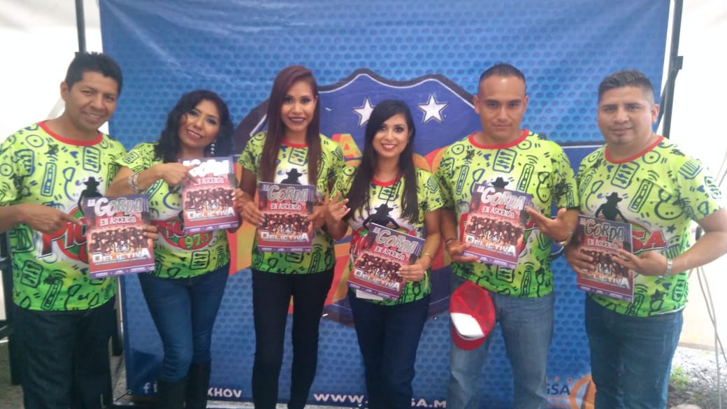 SAPSGrupero's tweet photo. #ElStaff de locutores de La Picosa 97.3 FM @Picosa973 ya está listo para #ElBailongo2018 💃🎉🕺#SAPSAlMomento✨#CoberturaSAPS📸 https://t.co/kZ7kPG2e2l