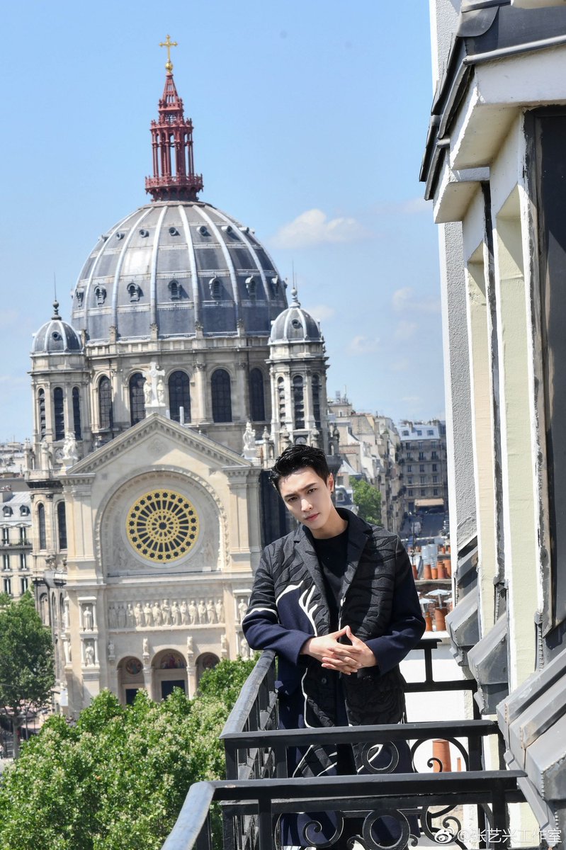 HealthybyPJ's tweet photo. พูดเลยว่าดีใจ ภาคภูมิใจ ก้าวกนะโดดมากจริงๆก็เพราะความขยันพยายามของพี่ ความตั้งใจทั้งหมดที่มีในการทำงานใครๆก็เอ็นดูนิยมชมชอบฮือออต่อไปไปทวีปไหนดีคะคุณชายเลย์จาง #ValentinoxLAY #VALENTINOMENNS19 #Lay #Yixing #อี้ชิง #SHEEPInParis #레이 https://t.co/IgJZ0q4YnL