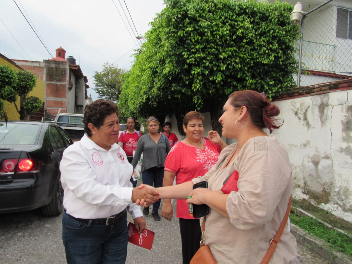 LetiBeltranC's tweet photo. Excelente tarde la de hoy recorriendo la Unidad Habitacional Villa de las Fuentes
que en compañía del comité de colonos, recorremos casa por casa para darles mi palabra, juntos logremos un mejor futuro para Jiutepec.
#MujerDePalabra
#JuntosLoVamosALograr
#Jiutepec https://t.co/j51vNDwdwW