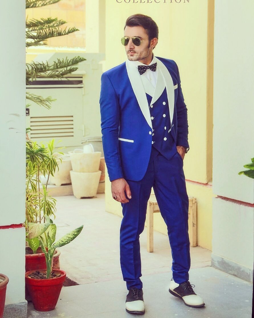 Fuzaan_Khan's tweet photo. ""You Don't Need To Follow
Trends To Be Stylish""
Designer: Sh Naveed Ahmed
Co-ordination & Concept: Zia Zafar
#modellife #modelstyle #styleoftheday #modelposes #lifeofamodel #dressoftheday #suiting #mansfashion #fashionmodel #fuzaankhan #likeforlike #pakistanfashionindustry https://t.co/ycN7scWIu1