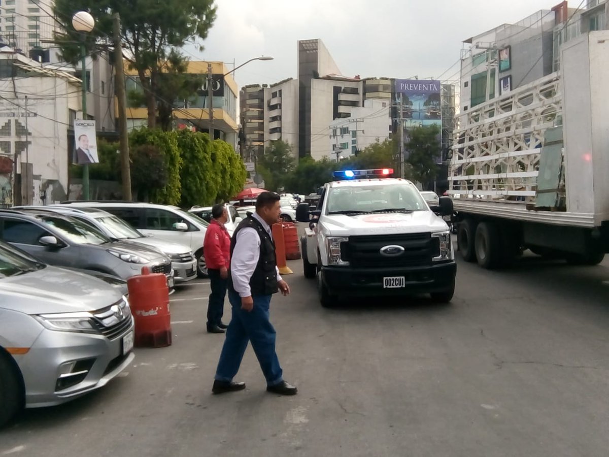 Operativo de liberación de vialidades y retiro de obstáculos en Av. STIM.