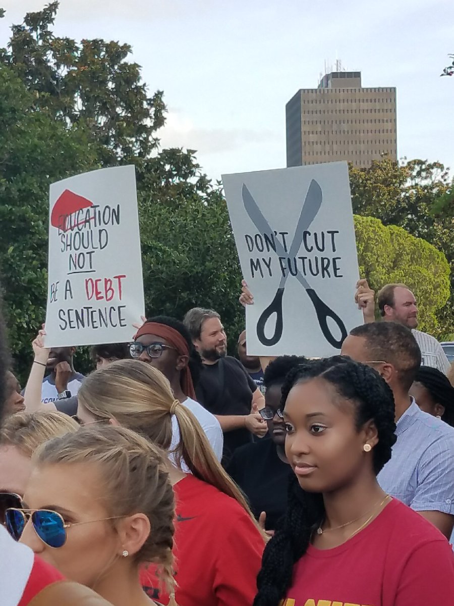 SouthernU_BR's tweet photo. Louisiana students, parents, and supporters participated in the Rally for TOPS event tonight. With raised signs and powerful words, their sentiments were carried across the Capital. #HigherEd #FightforTOPS #LAlege #WeAreSouthern https://t.co/dLFPyWl9RH