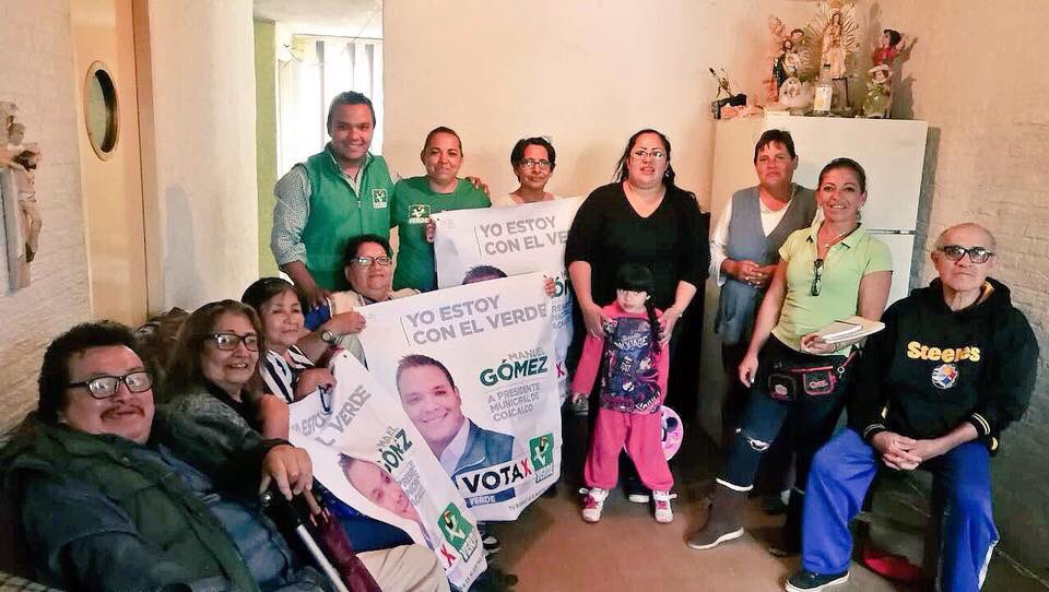 soymanuelgomez's tweet photo. Hacer campaña y escuchar a la ciudadanía siempre nos motiva a seguir redoblando el esfuerzo #ConManuelSí ✌🏻 #Campañeando 🗳 VOTA VERDE 1 DE JULIO https://t.co/VRSNYFe1uh @verdeedomex https://t.co/lEPGrbTXhB