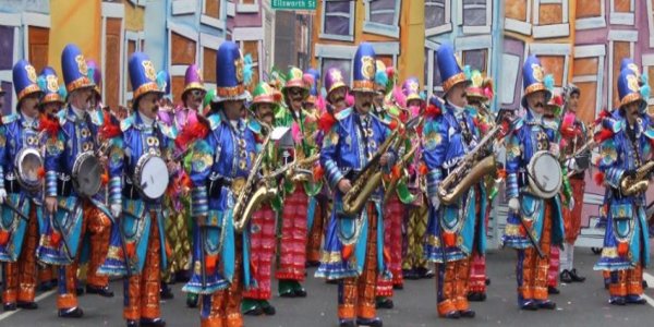 Enjoy FREE Mummers String Band Concerts every Thursday night starting at 8 pm until September 13 at the Mummers Museum! Tonight enjoy @woodland String Band <a href="/WSB1926/">Woodland String band</a> <a href="/Philly_Mummers/">Mr. Mummer</a> myphillyalive.com/blog/string-ba… #Philly #Mummers