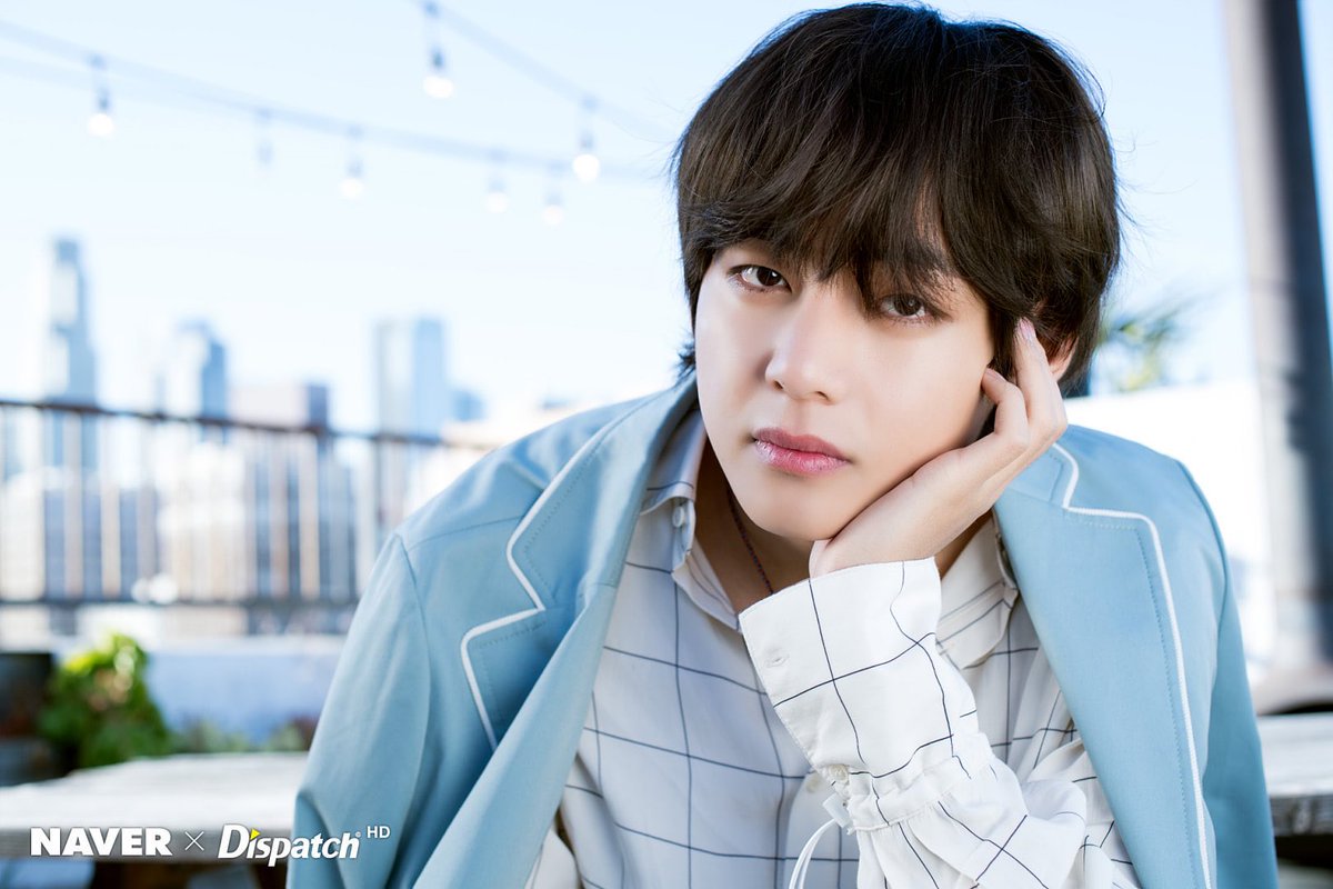 GoGoOllshop's tweet photo. NAVER x Dispatch
#V
#mpii
#LA
@BTS_twt https://t.co/E6JXv4J7rv