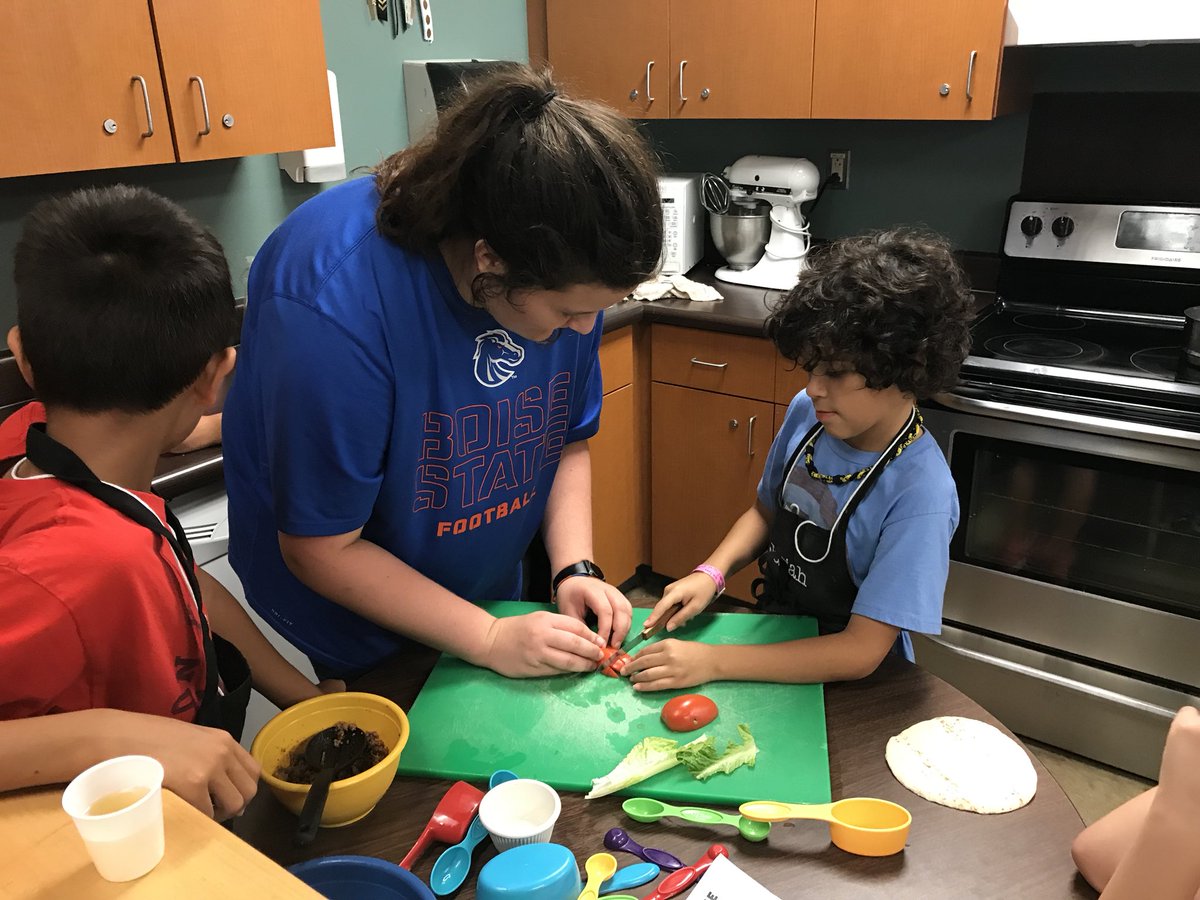 EDUwhisktaker's tweet photo. Our Elementary Whisktakers took on a Mystery Basket Challenge on their last day of Cooking Camp. Competition was tough with so many beautiful and creative dishes! @ECHShornets @ECISD_CTE @ECISDtweets #ecisdtweets #culinary #cte #fcs #facs #sayyestofcs https://t.co/glgRqNakEZ