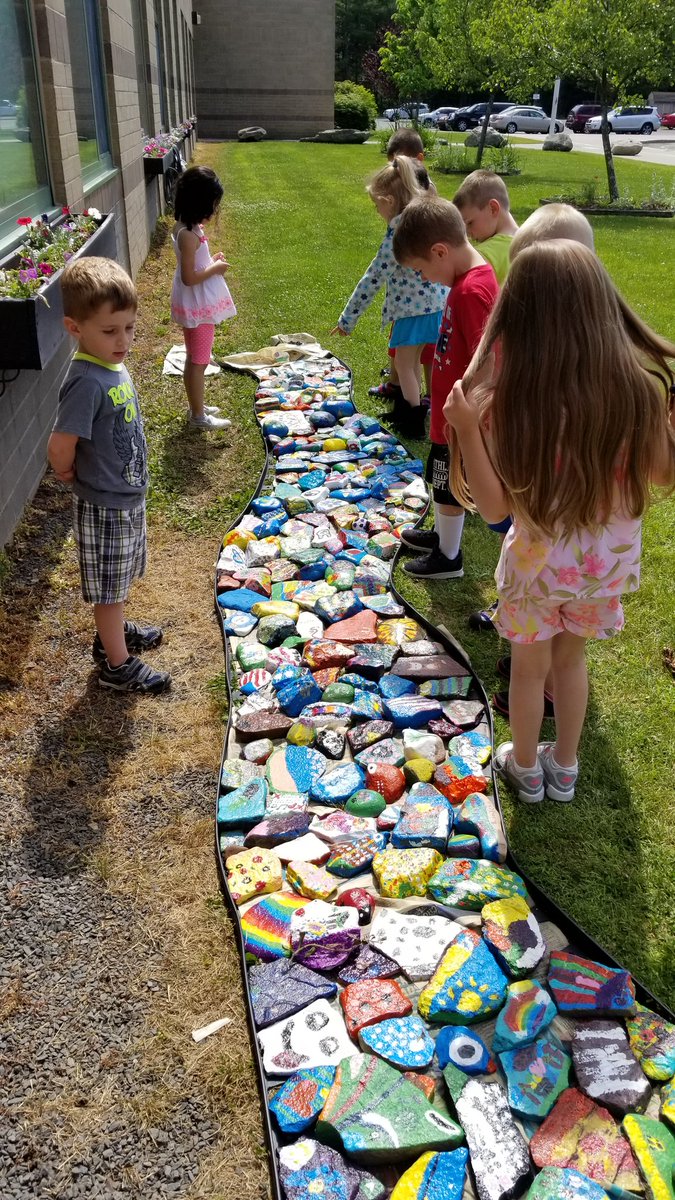 mackenzieprek's tweet photo. Next time you're at school, check out Mackenzie's Rock Garden inspired by the story "Only One You"! #education #onlyoneyou #mackenzierocks https://t.co/VmFS2DrcJG