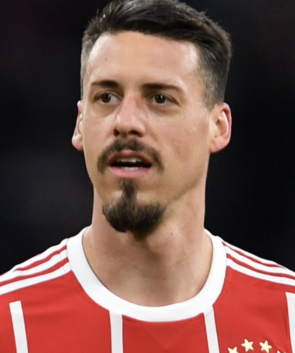 FCBayernUS's tweet photo. Is @Cristiano attempting to channel his inner Sandro Wagner? 🧔 😂 #MiaSanMia https://t.co/aJVpU9Lk5E