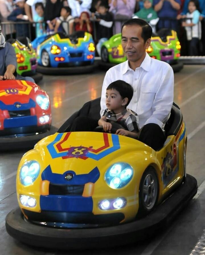 Happy birthday, President Joko Widodo!
(the one in white shirt, fyi)
Tetap sehat, slamet, sejahtera.  