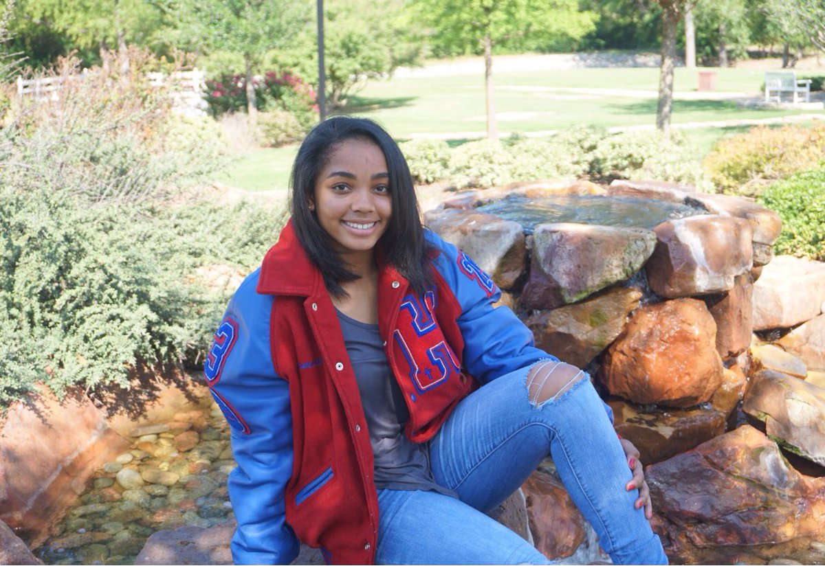 jasminerayann's tweet photo. ❤️💙 https://t.co/h0NuOfimr7