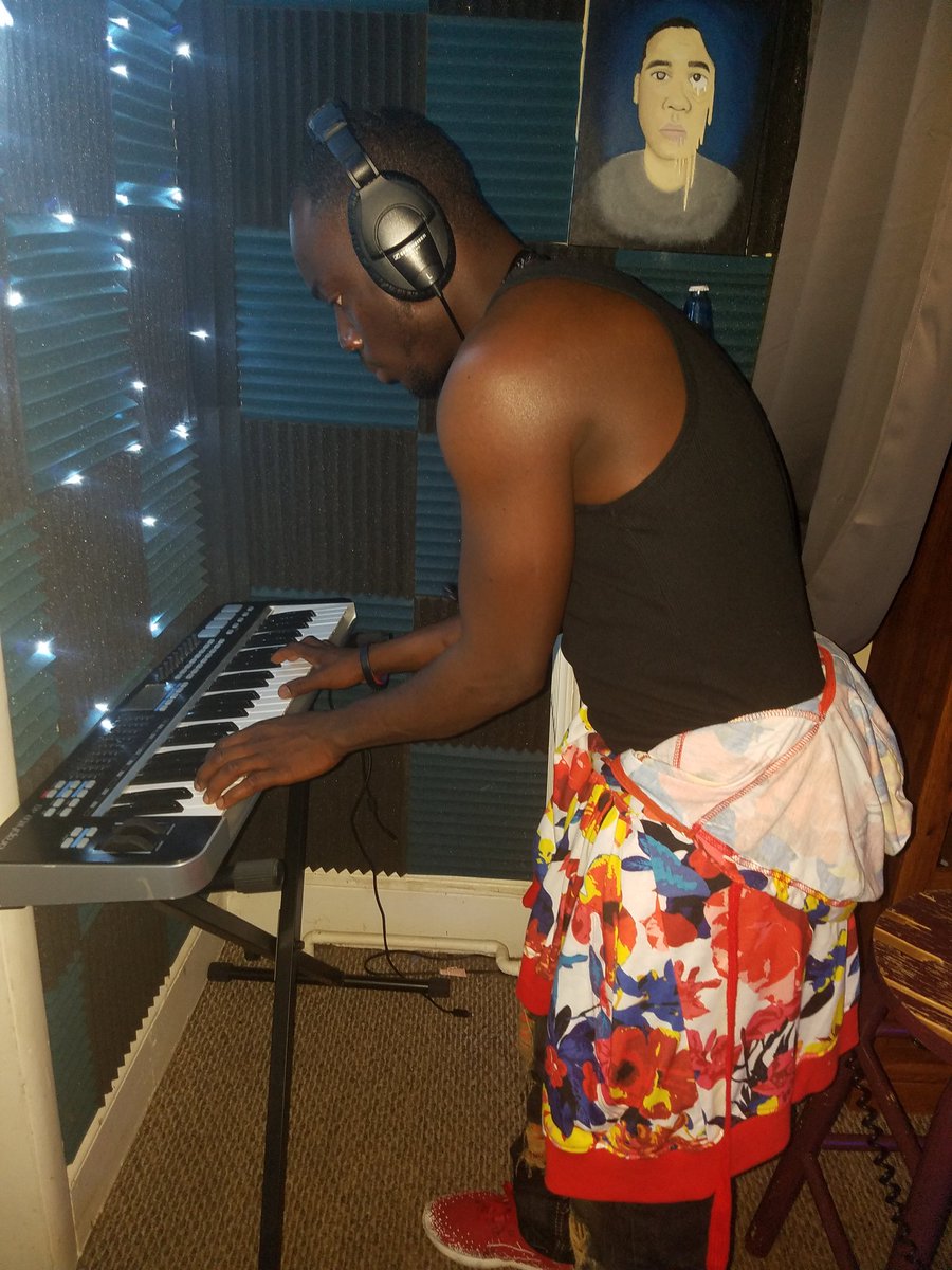 azonic_lib's tweet photo. music cooking https://t.co/e8Xrn6s2sv