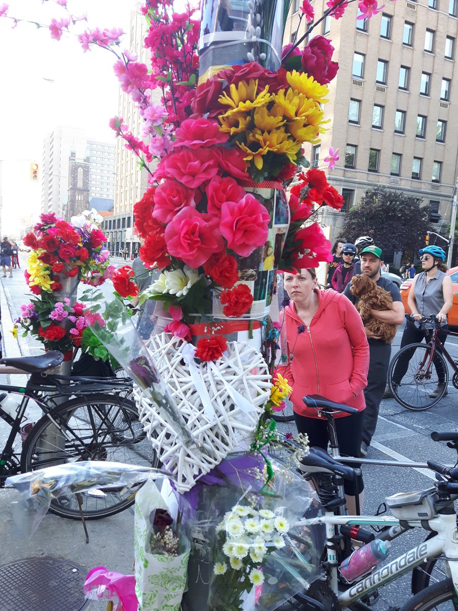 PinkHelmetTO's tweet image. Beautiful  memorials for Dalia Chako at St George and Bloor who was killed by a truck driver last week  while riding in a bike lane and "doing  everything right." More protection desperately needed here....@CycleToronto @JohnTory #biketo #buildthevisionTO #BuildtheGrid