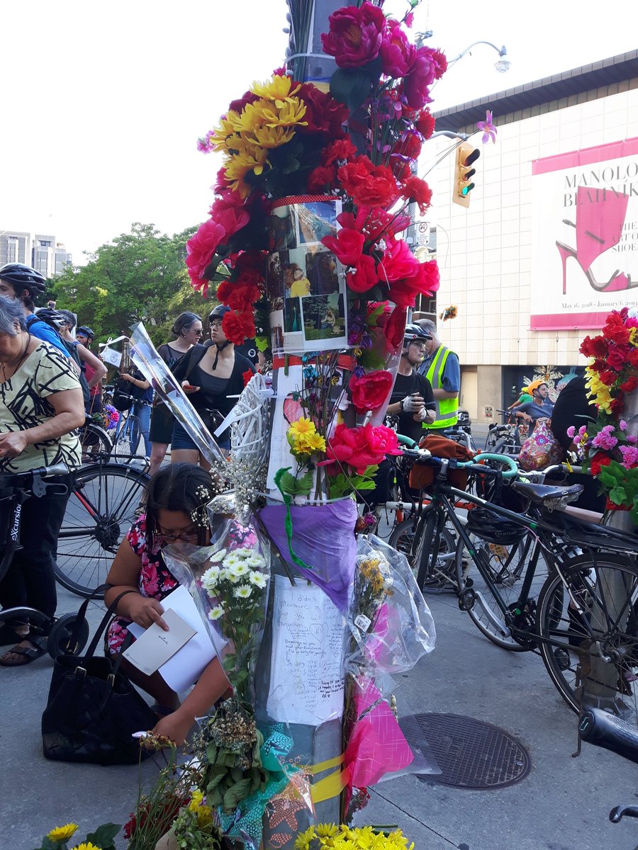 PinkHelmetTO's tweet image. Beautiful  memorials for Dalia Chako at St George and Bloor who was killed by a truck driver last week  while riding in a bike lane and "doing  everything right." More protection desperately needed here....@CycleToronto @JohnTory #biketo #buildthevisionTO #BuildtheGrid