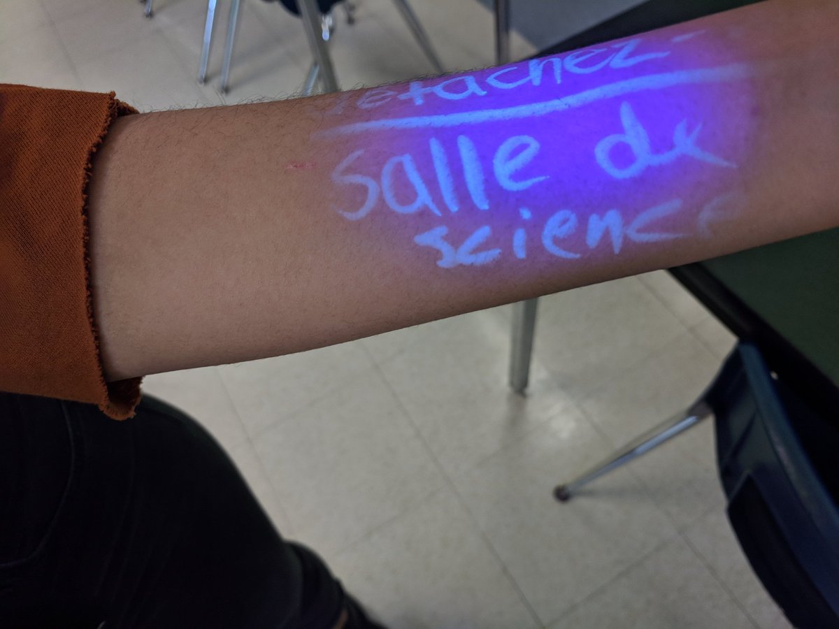 nicolestogaitis's tweet image. Un jeu d&apos;évasion créatif créé par nos élèves de #math9 👍👍👍 @Collegefrancais on jouait sur tout l&apos;étage! #escapegame #engagement #création #math