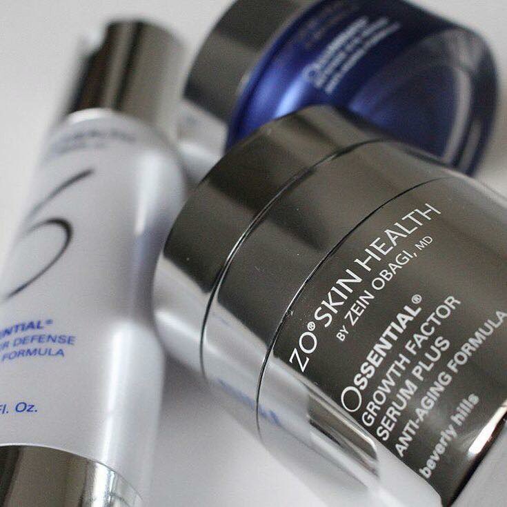 BodySculptYQR's tweet image. 👉🏼 Growth Factor Serum.. it’s never too late to strengthen weak skin, support skin rejuvenation and protect from future aging! 👱🏻‍♀️👍🏼☑️ @zoskinhealth #stopaging #youngerskin #reginask #medicalaesthetics #yqrbeauty
