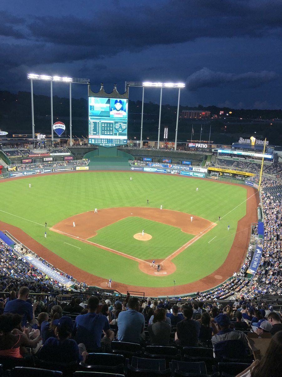 whitkinsinger's tweet photo. Great night at The K!  @ShawnHansen80 @cjcalcon @br237634 @dnightson https://t.co/b4i5y93mqS