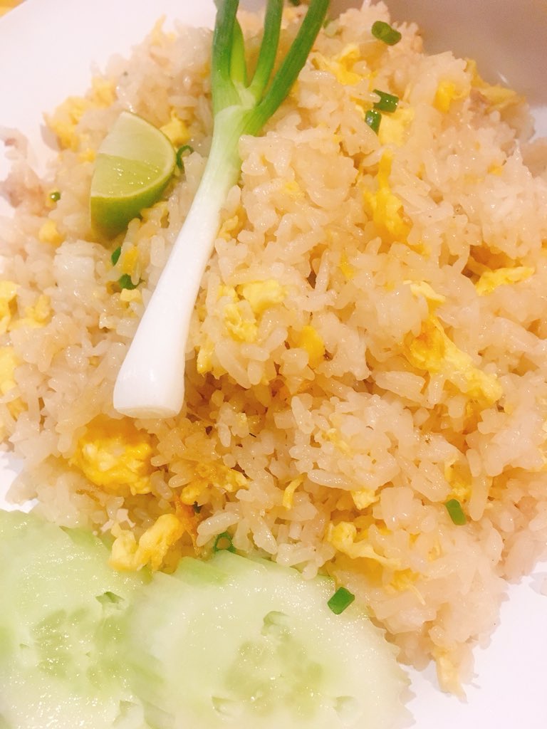 심성이 순한 락리와 볶음밥을 찍은 사진