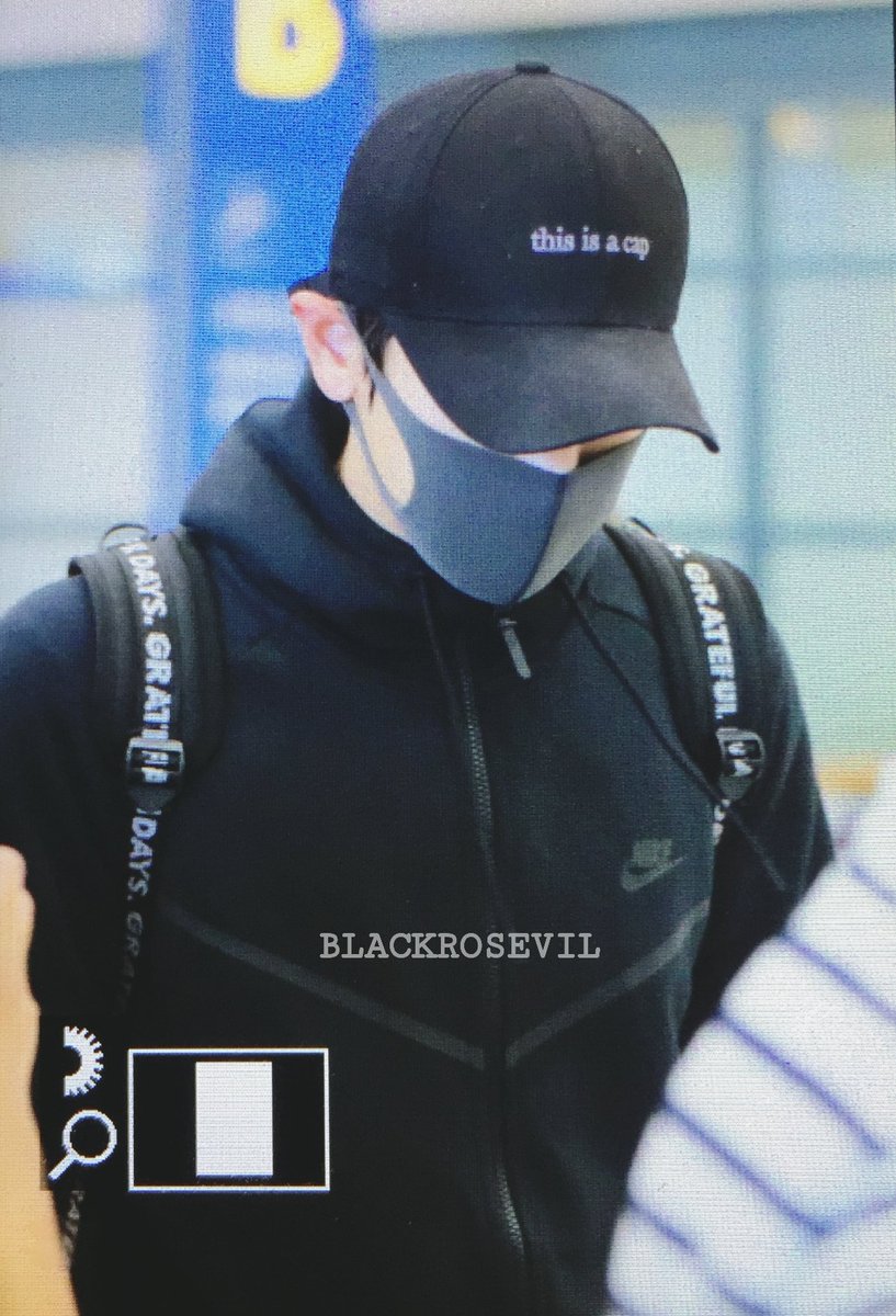 BLACKROSEVIL61's tweet photo. 180621 ICN #CHANYEOL #찬열 🖤🖤🖤 https://t.co/bXhPdiJX9Q