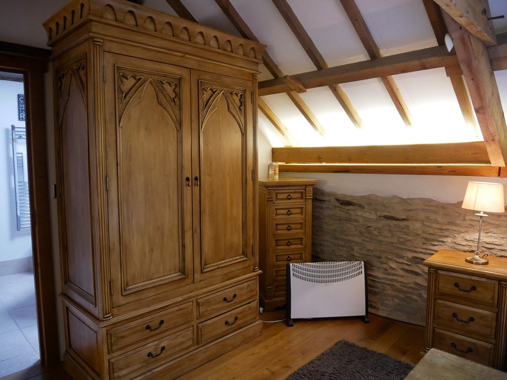 Over the past few days, I’ve been on a gastronomical journey through south-west Wales with <a href="/FoodDrinkWales/">Food and Drink Wales</a>. Our first stop was <a href="/Jabajak/">Jabajak Vines & Dine</a> in Whitland, where I was treated to a stay in the honeymoon suite. I’ll let the photos do the talking! #fooddrinkwales #presstrip