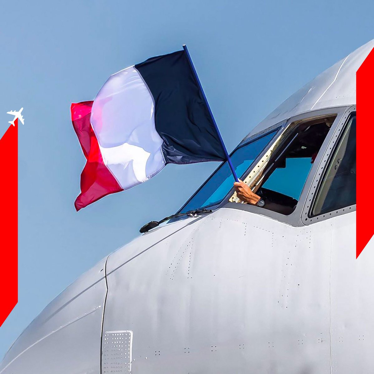AirFranceFR's tweet photo. Savourons la qualification avec une victoire de haut vol ! Tous supporters, allez les Bleus ⚽🏆🇫🇷 https://t.co/icLDMfuniA