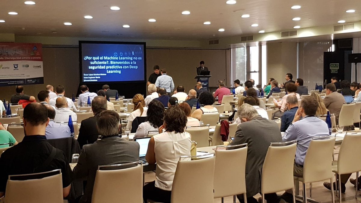 _RuthVelasco_'s tweet image. Hoy estamos en #ForoASLAN hablando de #Ciberseguridad @SophosIberia #DeepLearning #SeeTheFuture