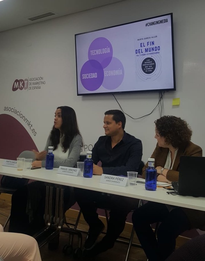 Luciasl90's tweet photo. “Se acaba el fin del mundo tal y como lo conocemos, pero lo que llega puede ser aún mejor”. Nos cuenta @GarciaAller, lectura más que recomendable #ChangingMedia https://t.co/yY030PtUKq